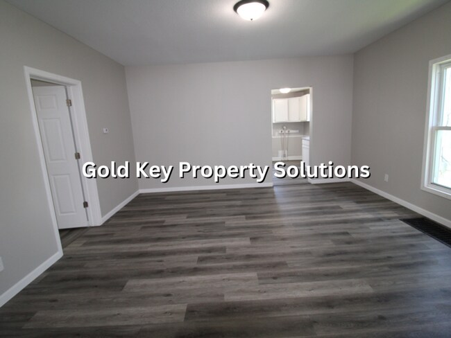 Building Photo - Spacious 3 BR 1 BA with Covered Porch and Garage (SECTION 8 APPROVED)