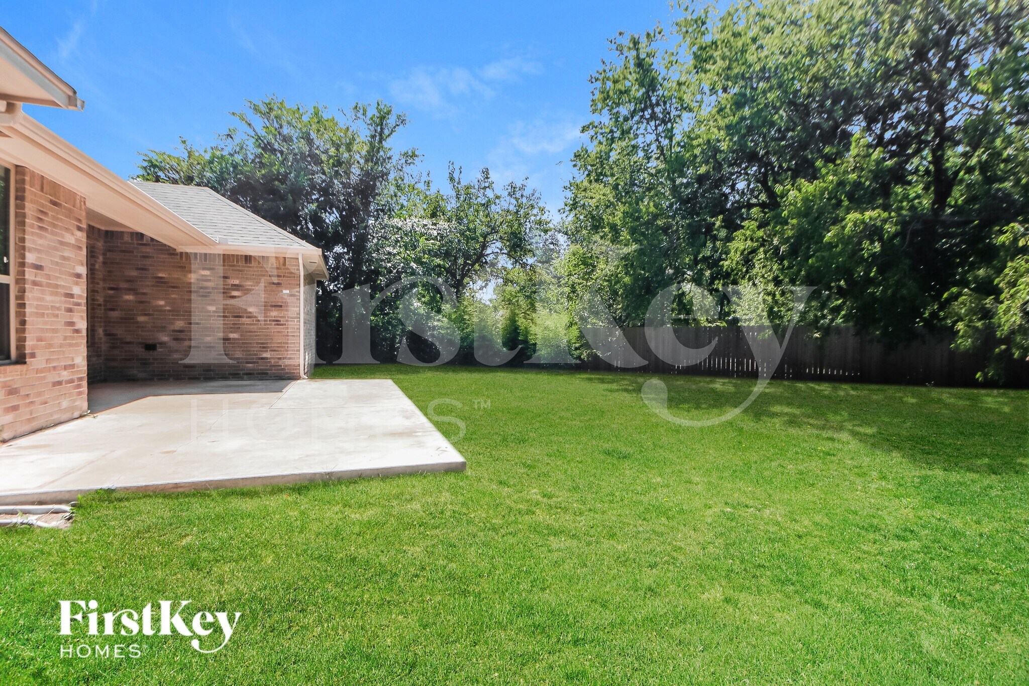 Building Photo - 1603 Village Dr