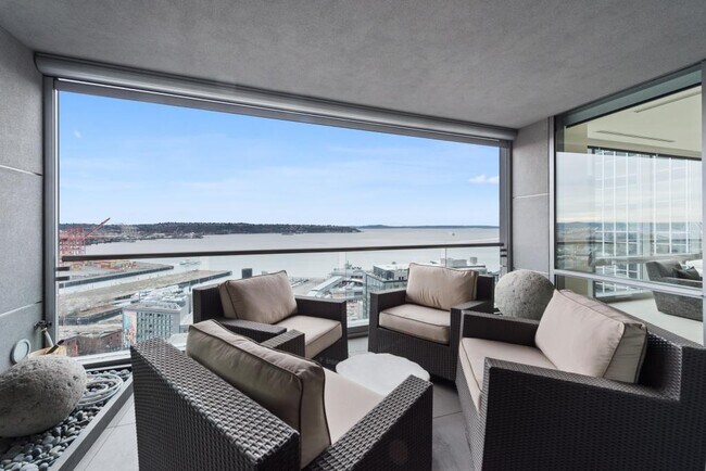 Building Photo - Millennium Tower - 2 bedrooms + den