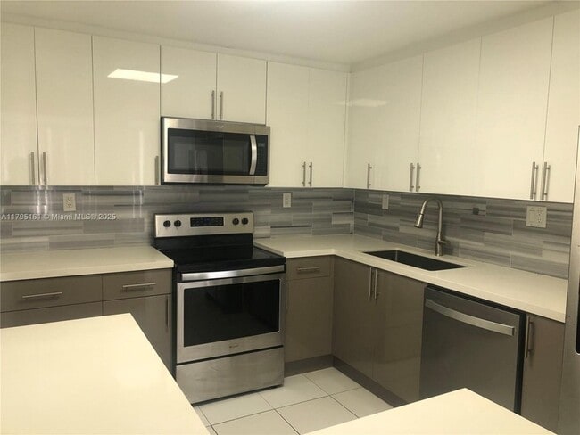 Building Photo - 18081 Biscayne Blvd