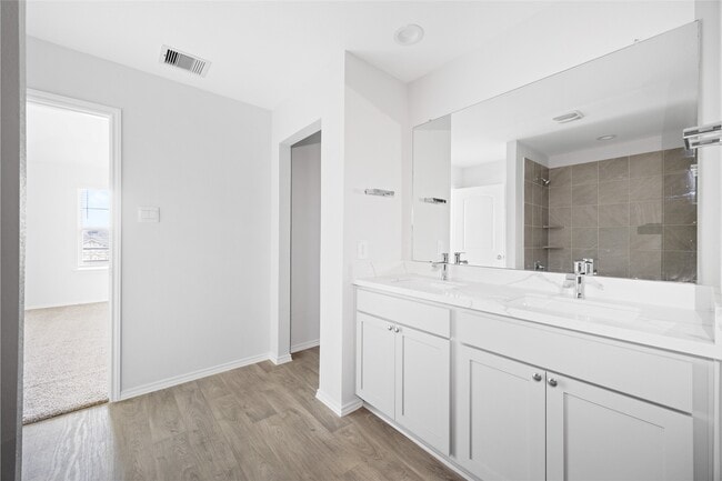 Building Photo - 24059 Kentwood Springs Dr