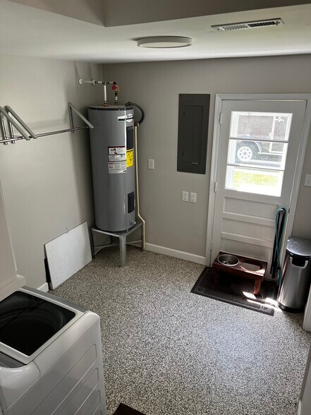 Building Photo - 101 Mary Ann Dr