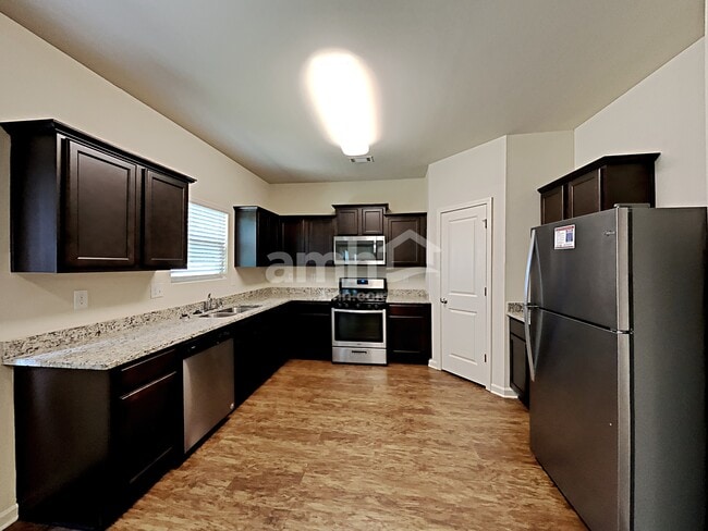 Building Photo - 4043 Clay Ct SE