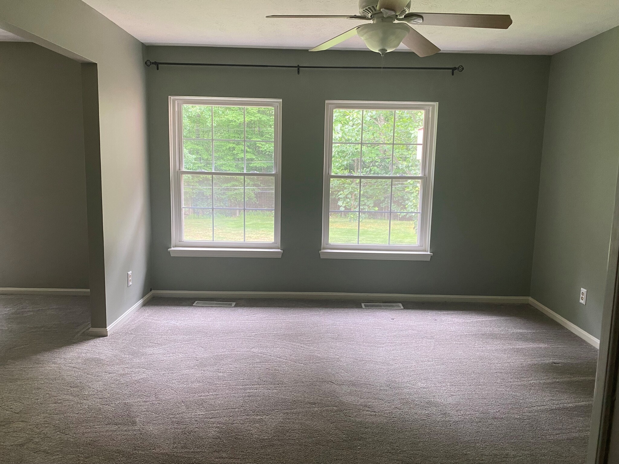 Building Photo - 6970 Carriage Hill Dr