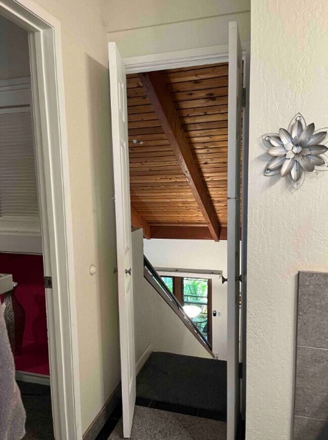 Building Photo - Spacious 2BR/2BA Condo with Garden View – Steps from the Ocean