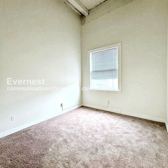 Building Photo - 525 E Grace St