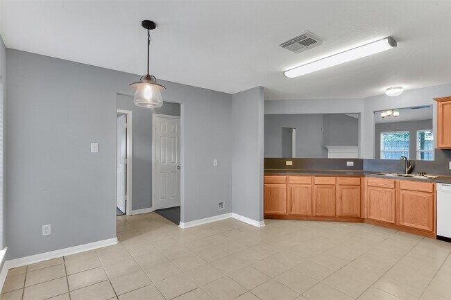 Building Photo - 223 Fantasy Ln