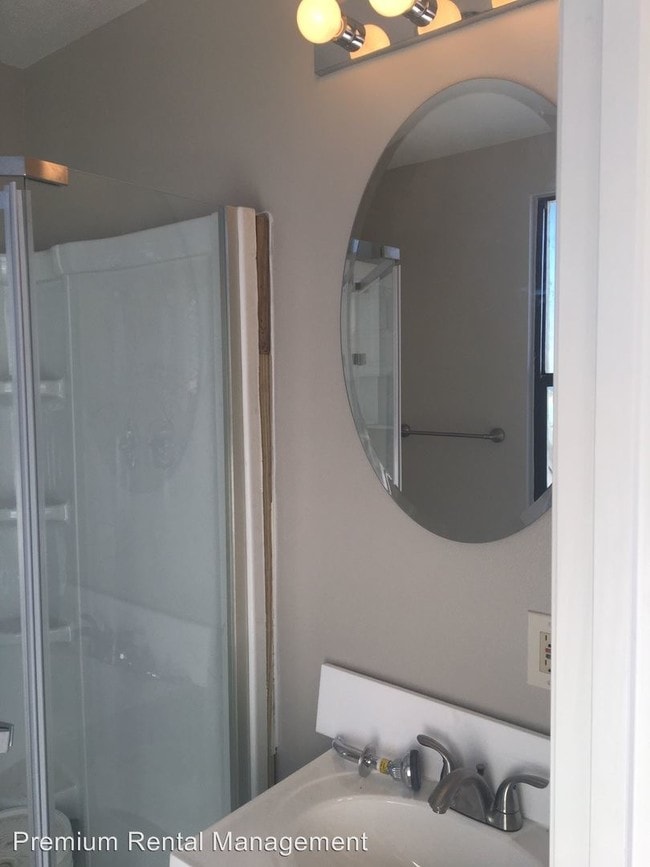 Building Photo - 311 S Grandview Ave