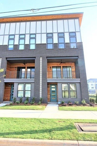 Building Photo - 2027 Isom St