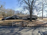 Building Photo - 10855 Chickasha Dr