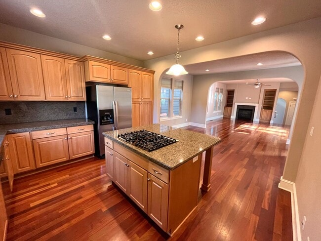 Building Photo - Stunning Corner Home in King City with Washer/Dryer Included, Private Courtyard!