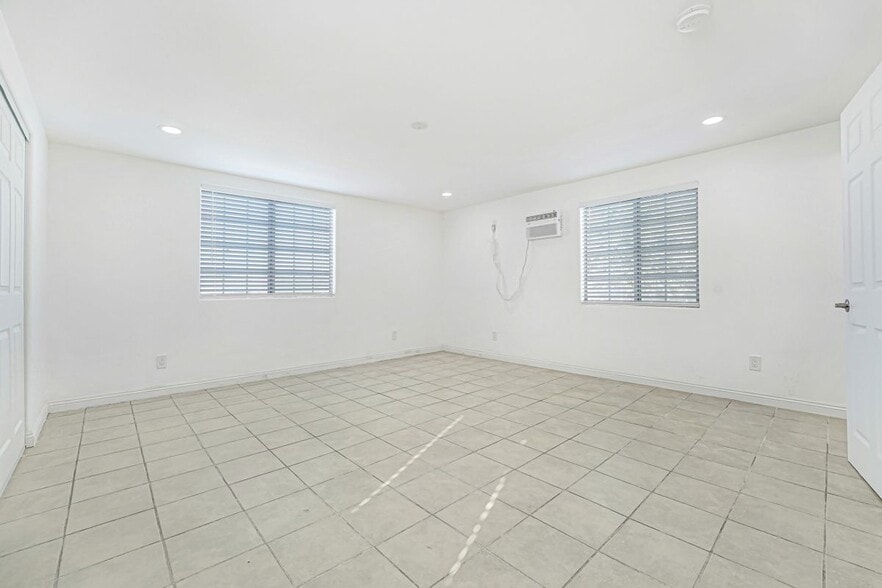 Building Photo - 400 W 109th St