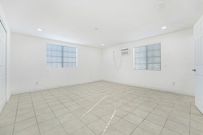 Building Photo - 400 W 109th St