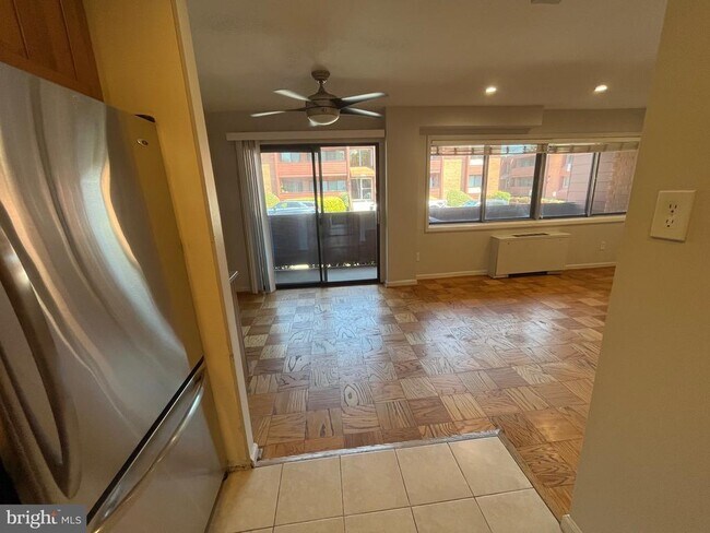 Building Photo - 1508 S George Mason Dr