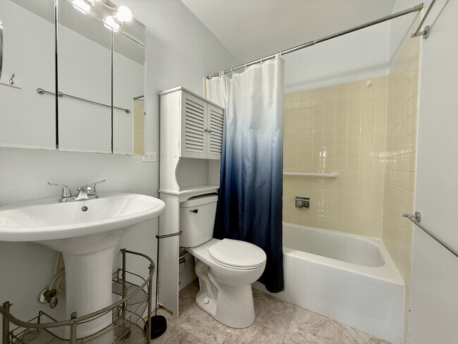 Building Photo - 1550 Sandpebble Dr