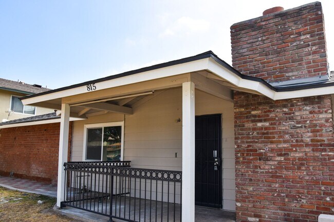 Building Photo - Olive (815) North
