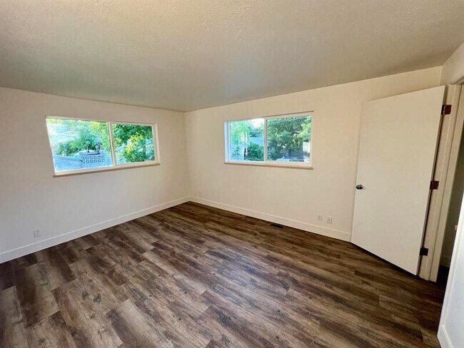 Building Photo - 144 S 100 W