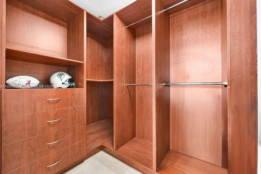 Building Photo - 1155 Brickell Bay Dr