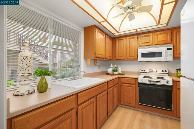 Building Photo - 975 Terra California Dr