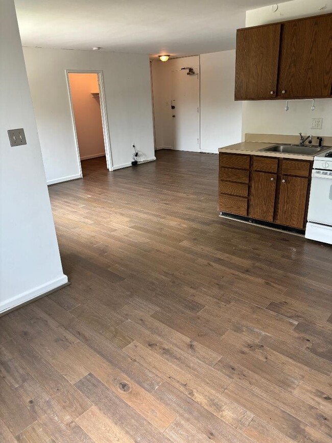 Open Kitchen living area - 1300 S Arlington Ridge Rd