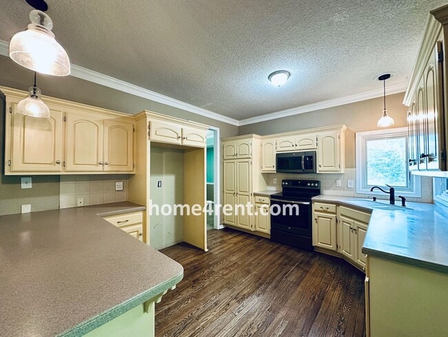 Building Photo - Blue Valley Schools w/ Wood Floors, Finished Basement and a Peaceful, Private Fenced Yard!