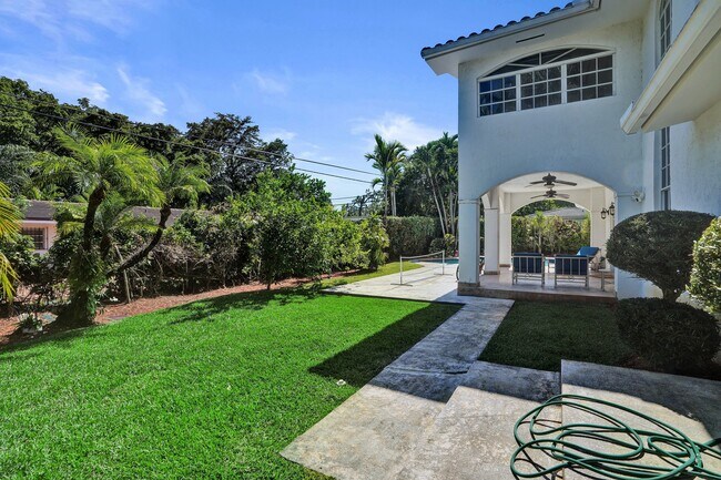 Building Photo - 1534 Palancia Ave