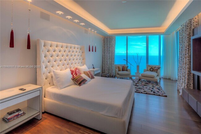 Building Photo - 17001 Collins Ave