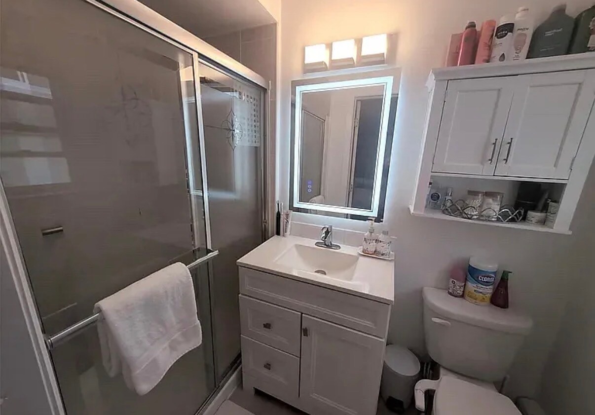 Building Photo - 516 E State St