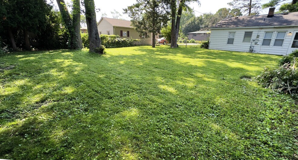 Building Photo - 222 Woodlawn Dr