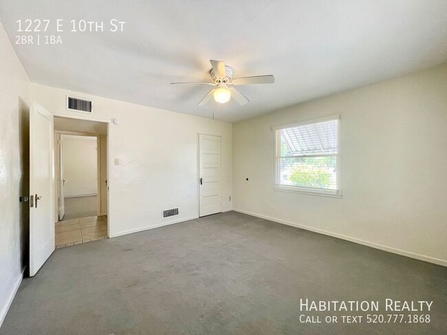 Building Photo - Pre-Lease!! Spacious 2 bed/1 bath Universi...