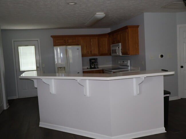 Building Photo - 829 Ridgetop Dr