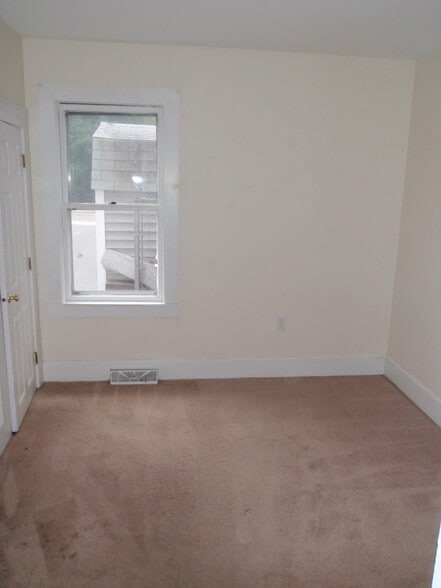 #3 Bedroom and closet - 98 Snow St