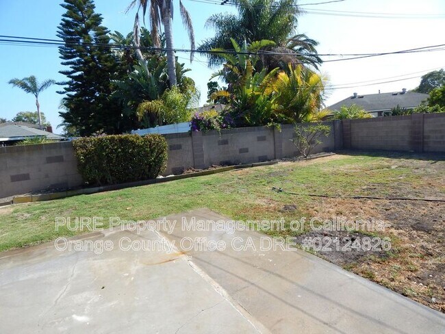 Building Photo - 6092 Larchwood Dr