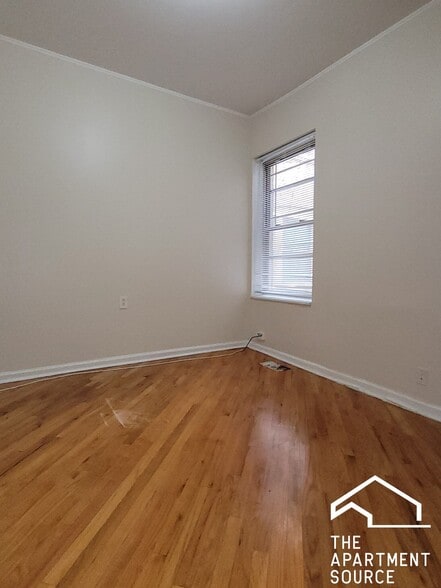 Building Photo - 7509 N Greenview Ave