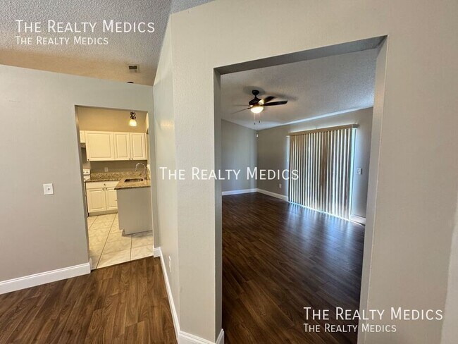 Building Photo - 313 Azincourt Ln