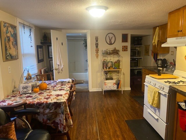 Building Photo - 249 Bennington St