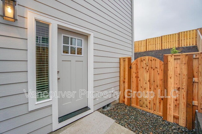 Building Photo - 2215 E Badger Wy