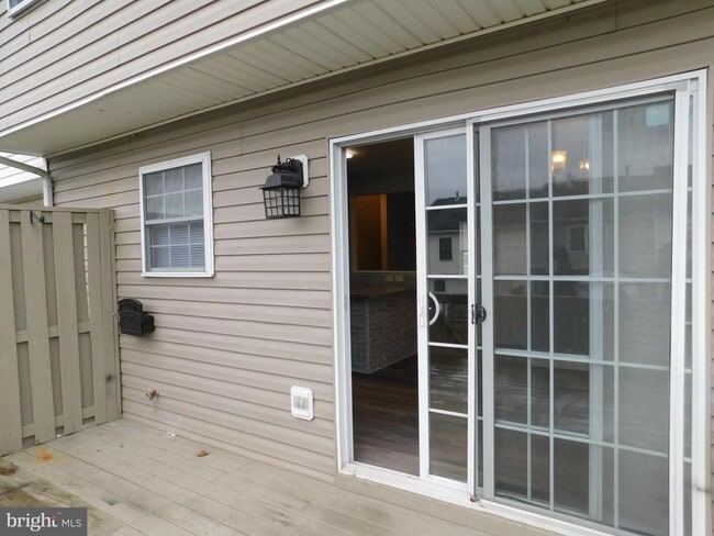 Building Photo - 102 Zephyr Ln