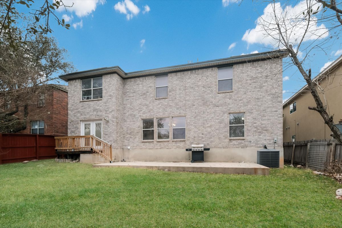 Building Photo - 834 Quitman Oak