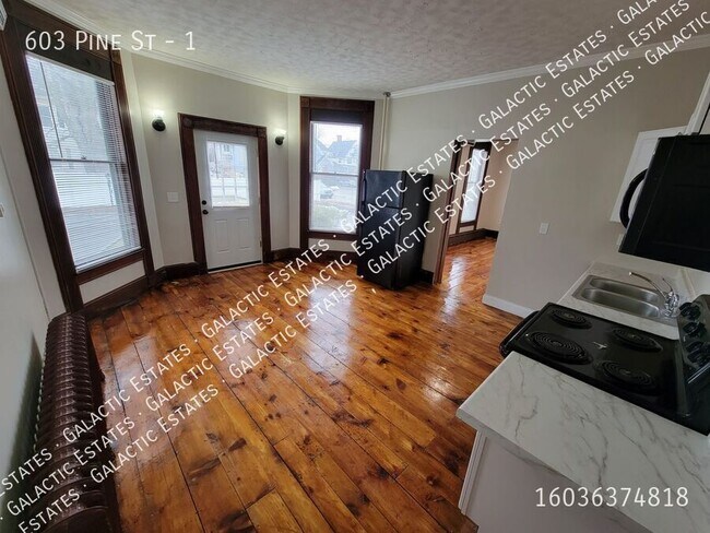 Building Photo - 603 Pine St