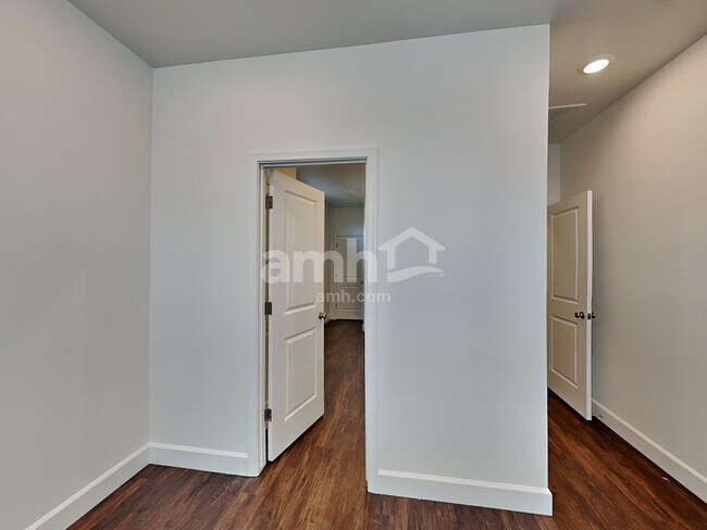 Building Photo - 17165 W Lawrence Ln