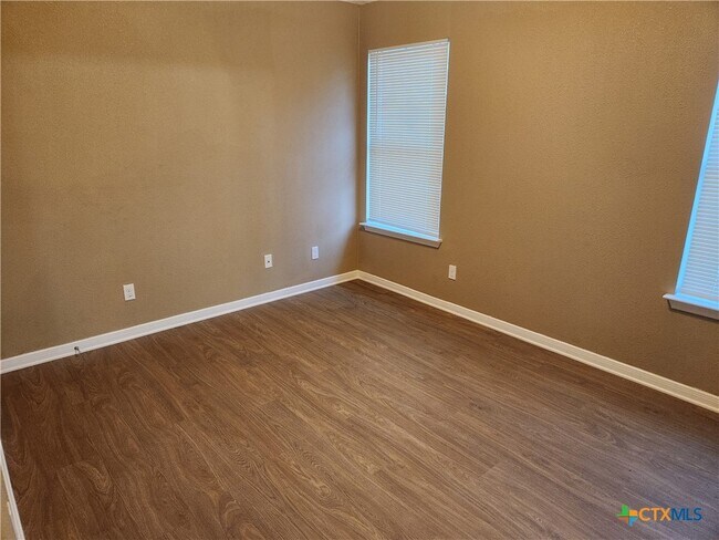 Building Photo - 2207 Bluebonnet Dr