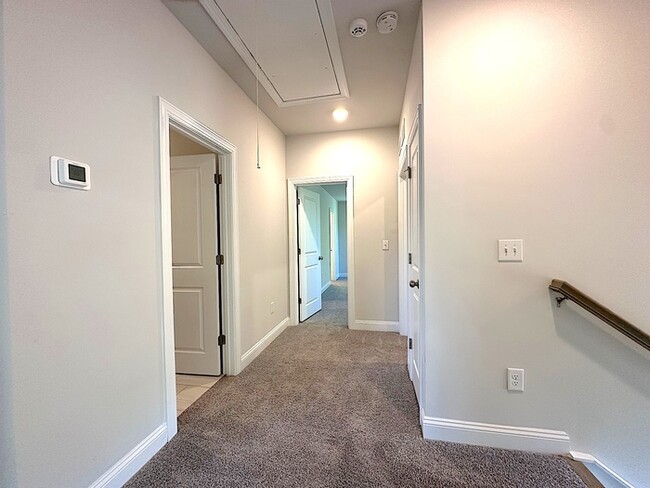 Building Photo - SPACIOUS TOWNHOME