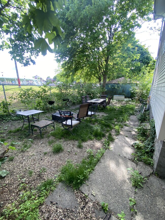 Building Photo - 120 Windsor Rd