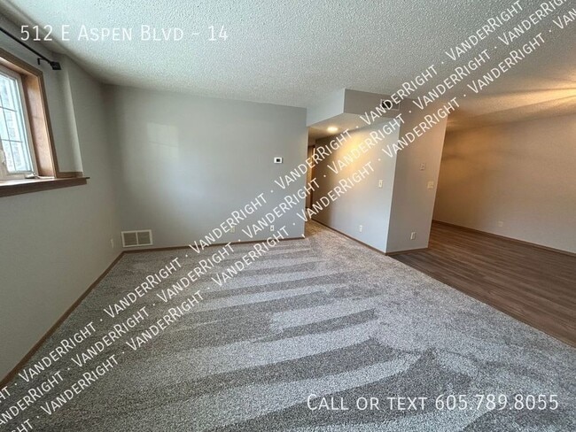 Building Photo - 512 E Aspen Blvd