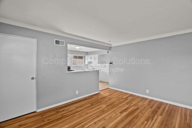 Building Photo - 1216 Lakeview Ave