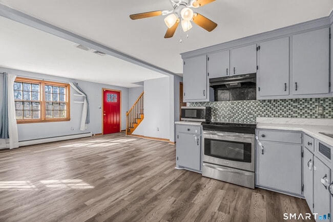 Building Photo - 466 High Hill Rd