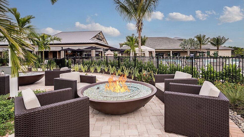 Fire pit - 15347 Turin Dr