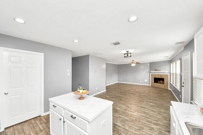 Building Photo - 19215 Terra Forest Ct