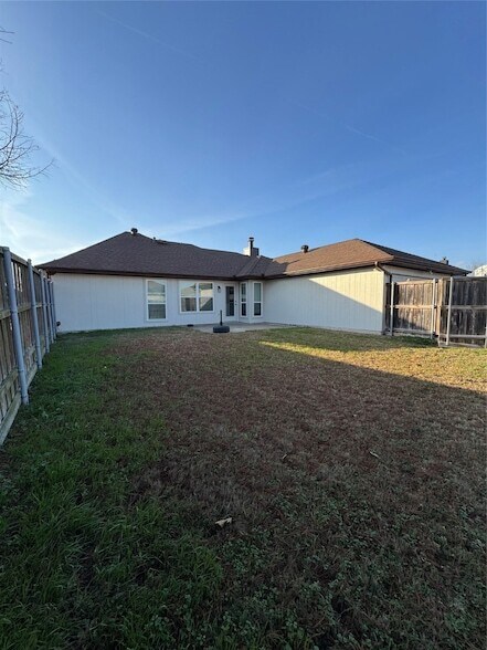 Building Photo - 503 Rose Dr